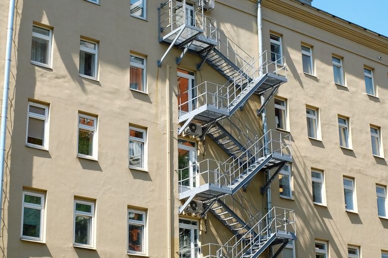 Какие нормативы регламентируют нагрузку на перекрытия в жилых домах?