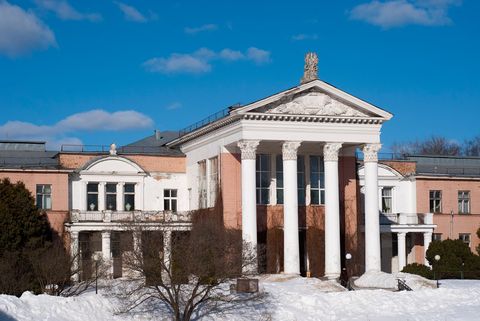 Какие климатические факторы Подмосковья разрушают фасад сильнее всего?