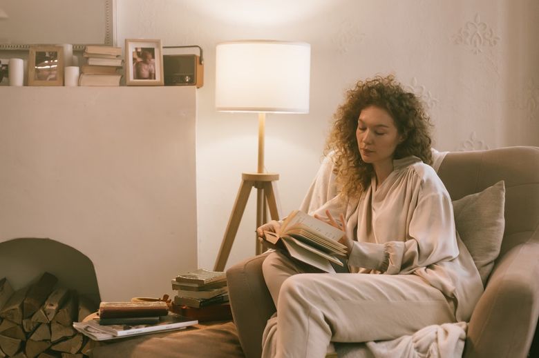 Как выбрать цветовую температуру для книжного света?
